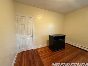 251 Central Ave in Medford, MA - Foto de edificio - Building Photo