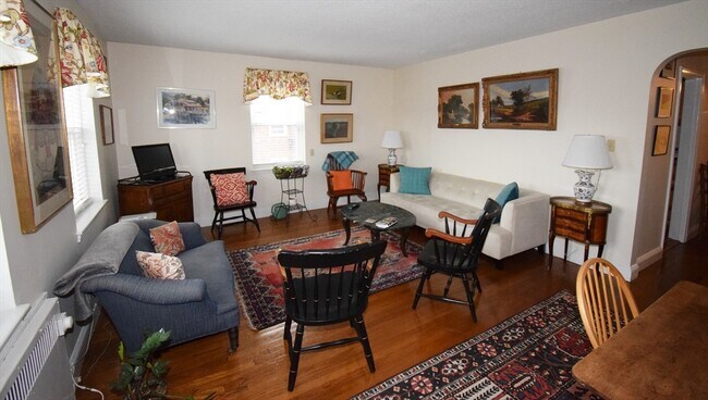 393 Broadway, Unit #1 in Cambridge, MA - Foto de edificio - Building Photo