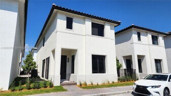 8119 NW 42nd St in Doral, FL - Building Photo