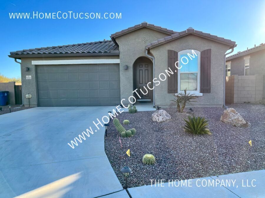 32965 S Expedition Ct in Red Rock, AZ - Building Photo