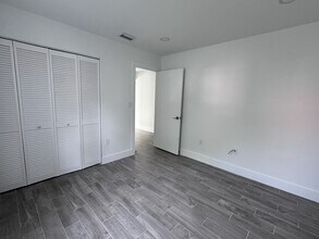 5593 NW 102nd Pl in Doral, FL - Building Photo - Building Photo