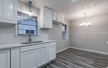 2821 1st Ave N in Texas City, TX - Building Photo - Building Photo