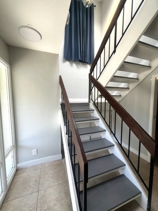 23322 Caminito Andreta in Laguna Hills, CA - Building Photo - Building Photo