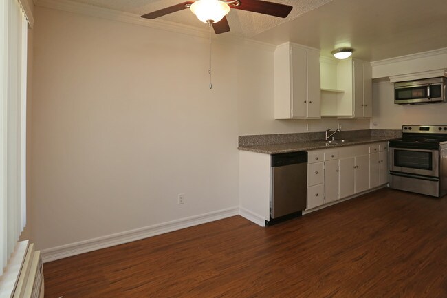 Orange View Villas in Anaheim, CA - Building Photo - Interior Photo