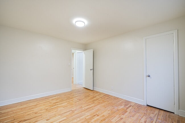 6880-625e 25e Ave in Montréal, QC - Building Photo - Building Photo