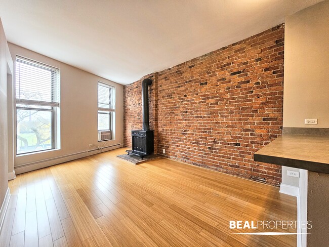 property at 2208 N Clark St