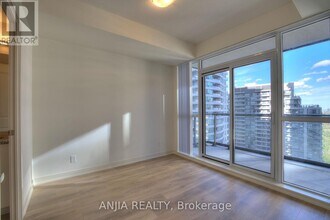4955 Yonge St in Toronto, ON - Building Photo - Building Photo