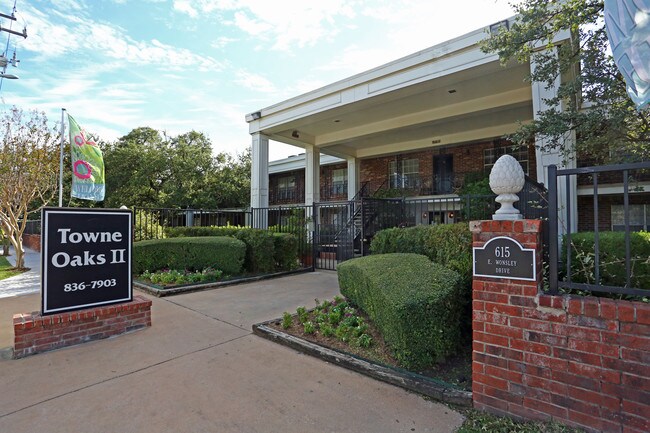 Towne Oaks II in Austin, TX - Building Photo - Building Photo