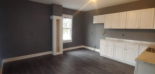 2002 14th Lower in Milwaukee, WI - Building Photo - Building Photo