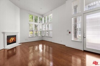 6010 S Celedon Creek in Los Angeles, CA - Building Photo - Building Photo