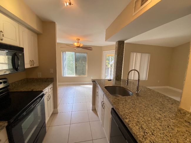 2667 NW 33rd St in Oakland Park, FL - Building Photo - Building Photo