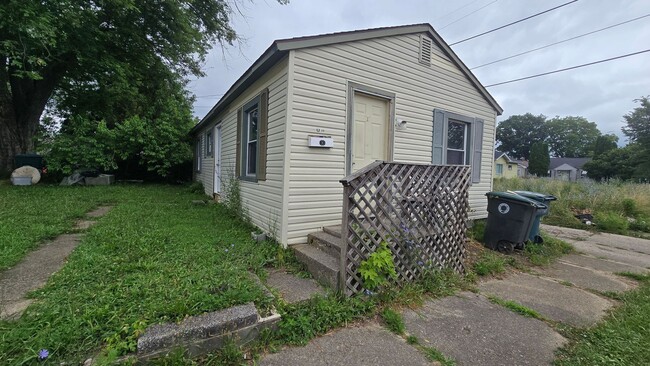 property at 306 E 14th St