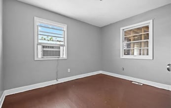 685 Bolton Rd NW in Atlanta, GA - Foto de edificio - Building Photo