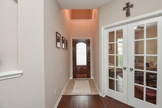 7002 Edwanna Ln in Spring, TX - Foto de edificio - Building Photo