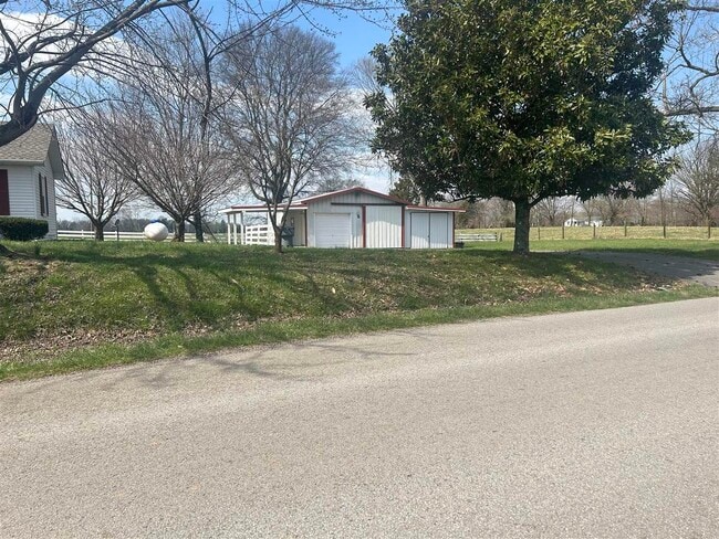 167 Hydro Pondsville Rd in Smiths Grove, KY - Building Photo - Building Photo