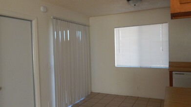 21318 Ottawa Rd in Apple Valley, CA - Building Photo - Building Photo