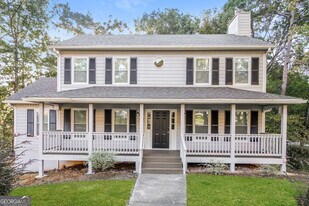 1199 Leslie Pl in Lithonia, GA - Building Photo