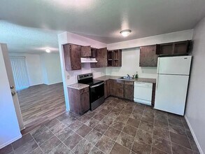 4323 N Commercial Ave, Unit 4323 in Portland, OR - Foto de edificio - Building Photo