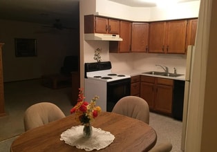 335 S Westview Dr in Derby, KS - Building Photo - Building Photo