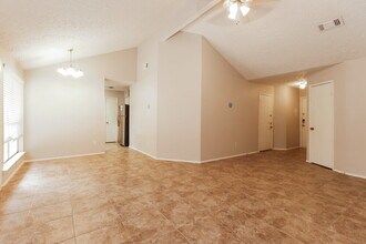 21002 Ironcrest Ln in Spring, TX - Foto de edificio - Building Photo