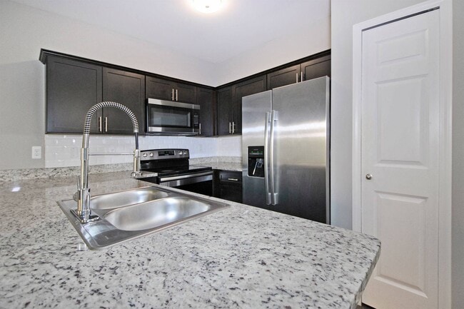 Brickhaven Townhomes in Shelby Township, MI - Building Photo - Building Photo