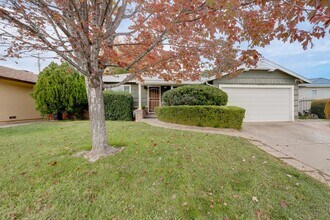 5113 Sitton Way in Sacramento, CA - Building Photo - Building Photo