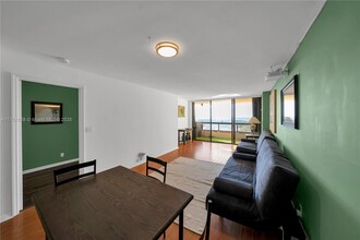 2555 Collins Ave, Unit # 2404 in Miami Beach, FL - Building Photo - Building Photo
