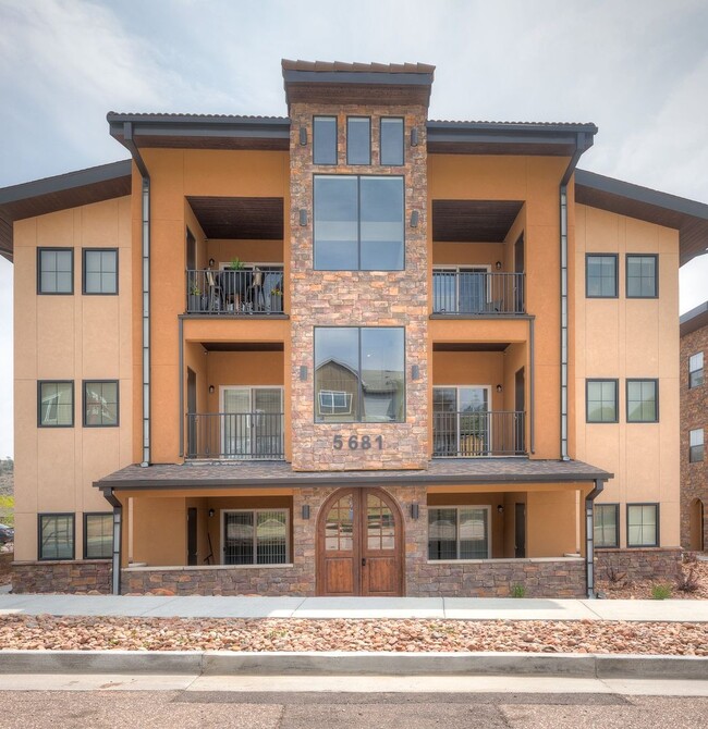 5681 Silverstone Terrace in Colorado Springs, CO - Foto de edificio - Building Photo