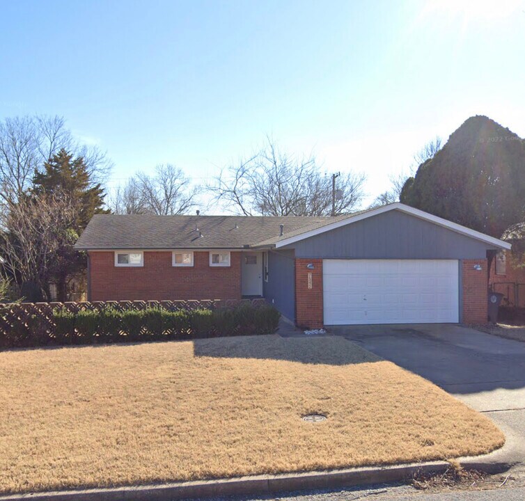 7542 E 28th St in Tulsa, OK - Building Photo