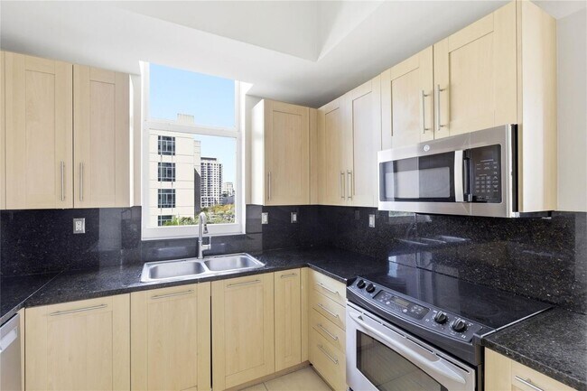 511 SE 5 Ave in Fort Lauderdale, FL - Building Photo - Building Photo