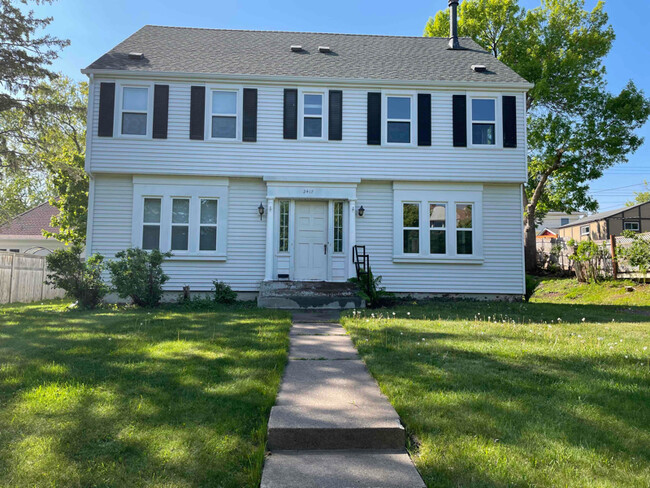 2417 E 3rd St in Duluth, MN - Building Photo - Building Photo