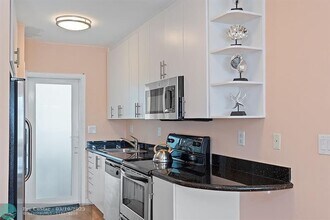 3250 NE 28th St in Fort Lauderdale, FL - Foto de edificio - Building Photo