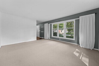 1008 Forest Hills Dr in Holland, MI - Building Photo - Building Photo