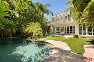 166 N McCadden Pl in Los Angeles, CA - Building Photo