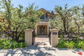 11738 Stonehenge Ln in Los Angeles, CA - Building Photo - Building Photo