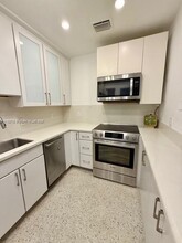 1642 NE 124th Ln in North Miami, FL - Foto de edificio - Building Photo