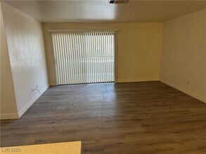 5151 S Lindell Rd in Las Vegas, NV - Building Photo - Building Photo