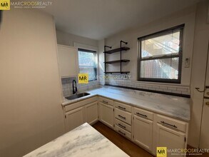 4 Elbow St, Unit 1 in Boston, MA - Foto de edificio - Building Photo