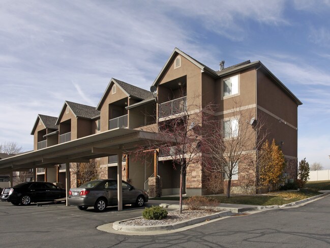 Woodland Cove Luxury Apartments in Washington Terrace, UT - Building Photo - Building Photo