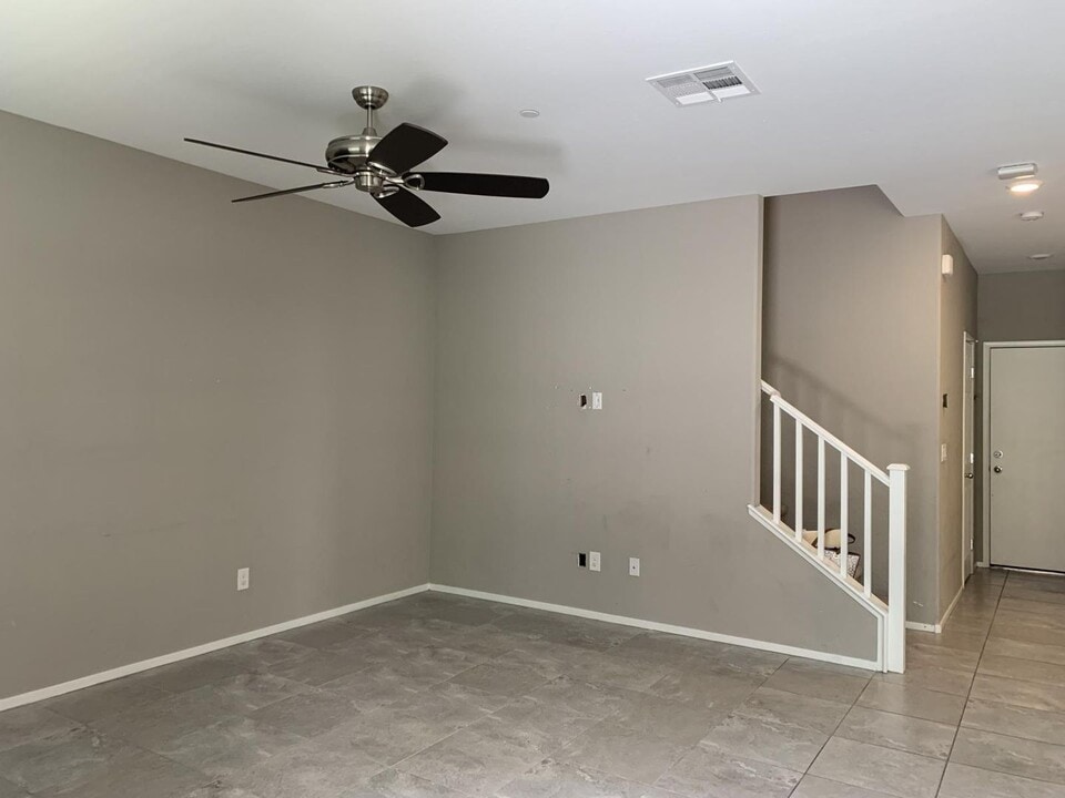 8521 Insignia Ave in Las Vegas, NV - Building Photo