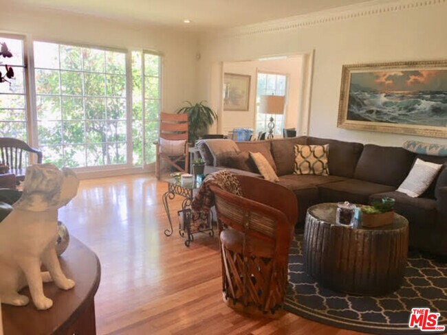 350 S La Jolla Ave in Los Angeles, CA - Building Photo - Building Photo