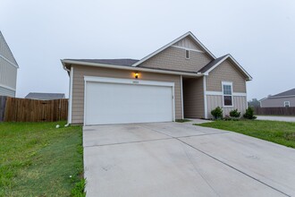 14024 Sherri Berry Wy in Manor, TX - Foto de edificio - Building Photo