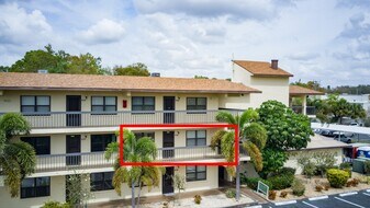 305 30th Ave W, Unit A207 in Bradenton, FL - Building Photo