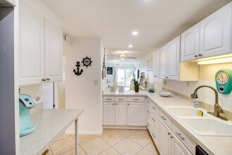 201 E Ocean Dr in Key Colony Beach, FL - Building Photo - Building Photo