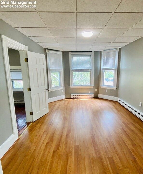 346 Chelsea St, Unit 2 in Boston, MA - Building Photo