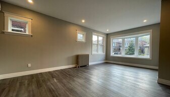 11 Grosvenor Ave S in Hamilton, ON - Building Photo