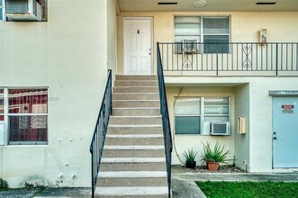 644 SW 10th St in Miami, FL - Building Photo - Building Photo