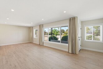 6819 E Paradise Pkwy in Scottsdale, AZ - Building Photo - Building Photo