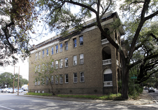 302 E Victory Dr in Savannah, GA - Foto de edificio - Building Photo