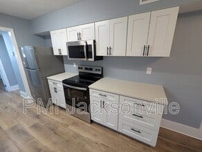 7069 Perke Dr in Jacksonville, FL - Building Photo - Building Photo